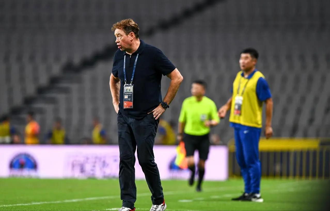 眼泪的动作, 榜首的成都, 上海海港 眼泪的动作, 榜首的成都, 上海海港