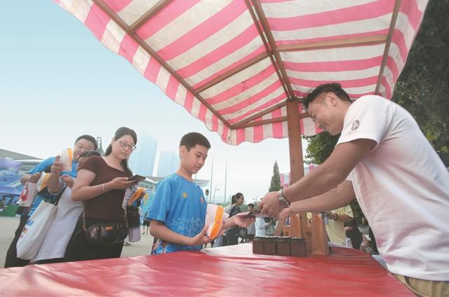 非凡的赛场, 四溢的足球